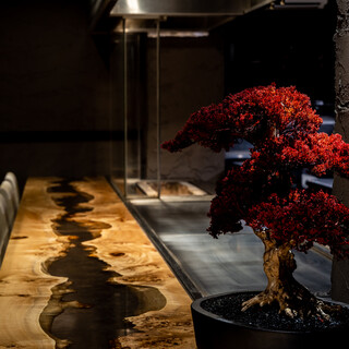 目の前でシェフが焼き上げるカウンターで素敵なひと時を…