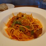 バルベッタ - ポモドーロ(豚ほほ肉と太ネギのトマトソースのスパゲッティ)