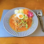 リトルエム&フォレスト - 10種のスパイスのチキンカレー