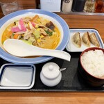 リンガーハット - ピリカラちゃんぽん ぎょうざ３個とご飯セット