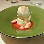 リストランテ カノフィーロ - 桜のパンナコッタ　甘麹のジェラートと苺のソース