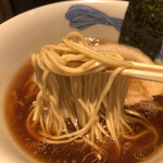 ニッポン ラーメン 凛 トウキョウ - いい麺。本当にこのレベルのものを黙ってても人来る場所で食べることができる、日本のサービスの質がすごい。