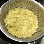 麺工場 幸住 - 良く見ると違う種類のの麺が入ってる