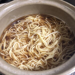 麺工場 幸住 - 即席麺の粉末スープをブレンド