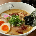 藤しろ - 芳醇鶏白湯ラーメン、牛肉をローストして香ばしさをプラスした芳醇スープ。