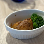 ハンバーグとはんばーぐ - 付け合わせ　ポテト、ブロッコリー