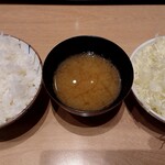 和幸 - キャベツ、味噌汁、ご飯大盛りをおかわりしますたよ～