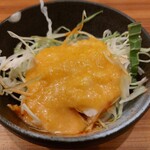 とんかつながた園 - ドレッシングをどばっ