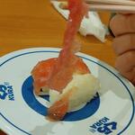 無添くら寿司 - 極み熟成まぐろ (税込)115円 はかなり薄かった<別角度より> (2023.03.11)