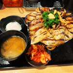 炭火焼き豚丼専門店 豚小家 - 
