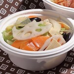 中華弁当&惣菜 美味屋 - 季節の野菜塩とごま油和え