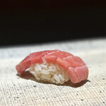 鮨 西崎 - 同、中トロ。