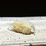 鮨 西崎 - 握りのスタートは、小魚らしいほんのりした苦味が美味しい白魚から。