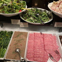 ロウリーズ・ザ・プライムリブ 恵比寿ガーデンプレイス店 - サラダも美味しく、パテやコールドミートも絶品。