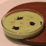 ア・ニュ ルトゥルヴェ・ヴー - 枝豆のエスプーマ　キャビア添え　(2013/07)