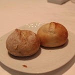 ア・ニュ ルトゥルヴェ・ヴー - フランスパン と ライ麦パン　(2013/07)