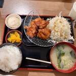 お肉屋さんの定食と丼 岩井畜産 - ザンギ揚げ定食ミニ(580円)