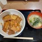 お肉屋さんの定食と丼 岩井畜産 - 十勝豚丼ミックス(780円)