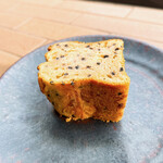 カフェ 八曲音 - さつまいものケーキ