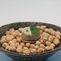 オトワ レストラン - ① アミューズ
                    ★ むじょか鯖（鹿児島県長島町のブランド養殖鯖）のリエット、ディルのパウダーとコリアンダーシードのピクルスのせ