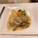 ル・マルカッサン - 仔牛のクリーム煮　けっこうボリュームあり