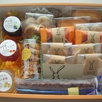 お菓子の詰め合わせをいただきました。