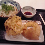 丸亀製麺 イオンモールKYOTO店 - とろ玉うどん・冷とかき揚げ、かぼちゃ天、いなり寿司