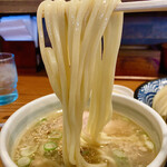 麺 一直 - 滑らかで、もちもちの自家製麺