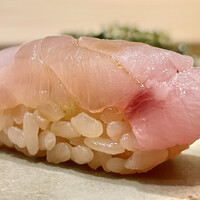 不動前 すし 岩澤 - 黒ムツ昆布締め握り