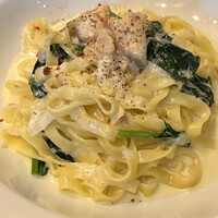 セストセンソ 新宿タカシマヤ店 - サーモンとほうれん草のクリームソース