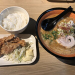 麺や 虎鉄 - 熟成あらごし味噌らーめん+ザンギ定食 1070円