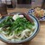 追憶製麺 玉村うどん - 料理写真:相棒の「山菜うどん 温」(¥650-税込)です。そしてその向こうが「かき揚げ」(¥100-税込)です。
