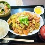 すみせん - 牛ミックスホルモン定食