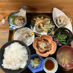 Shokujidokoro Hinode - おまかせ定食 1,100円 + ご飯大盛 100円