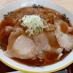 ワンタンメンの満月 酒田本店 - チャーシューで隠れてますが、ワンタンも中々のボリュームです。