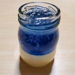 沼津深海プリン工房 - ランダムでメンダコ(当たり)が入っているそうです。