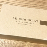 Le Chocolat Alain Ducasse - 5周年記念パッケージ コフレ・カレ・デキュスタシオン（24枚）