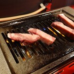 Kyou Yakiniku Hiyori - 厚切りタン。柔らかく食べ応えあり！