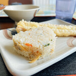 丸池製麺所 - このあさりおにぎりも美味しかった⤴︎⤴︎
      そして、お値段もリーズナブル◎