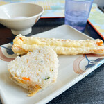 丸池製麺所 - あさりおにぎり 100円
      ちくわ天 120円