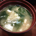 めぐみ鮨 - わかめと豆腐のお味噌汁。