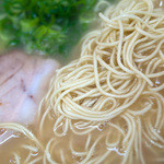 安全食堂 - あっさりめのだけど深いスープに極細麺。