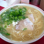 安全食堂 - 「大盛ラーメン」（650円）。麺もたっぷり。スープもタップタプ。