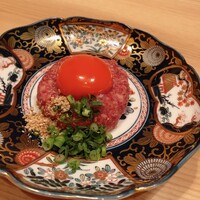 肉亭ふたご iki 本郷三丁目店 - 粋なユッケ