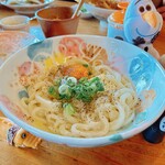 三好うどん - 釜たまバター(小) 500円
      丼もかわいいのです