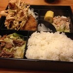 Hisago Izakaya - 日替わり定食630円。
                        今日はかなりボリューミー