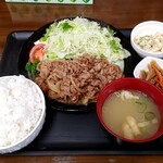 定食・居酒屋 武蔵 - 牛焼き肉定食　880円