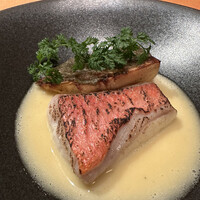 モノリス - ホタテのムースと合わせて蒸した金目鯛、筍、蕗のとう。