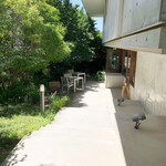 アルカフェ - 店舗入口への階段