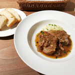 アルカフェ - メインの豚肉のビール煮